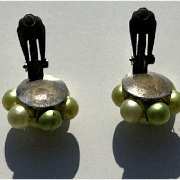 Vintage Clip On Earrings Cluster Green Leaves Round Beaded Hong Kong Soft 1" - Picture 9 of 12